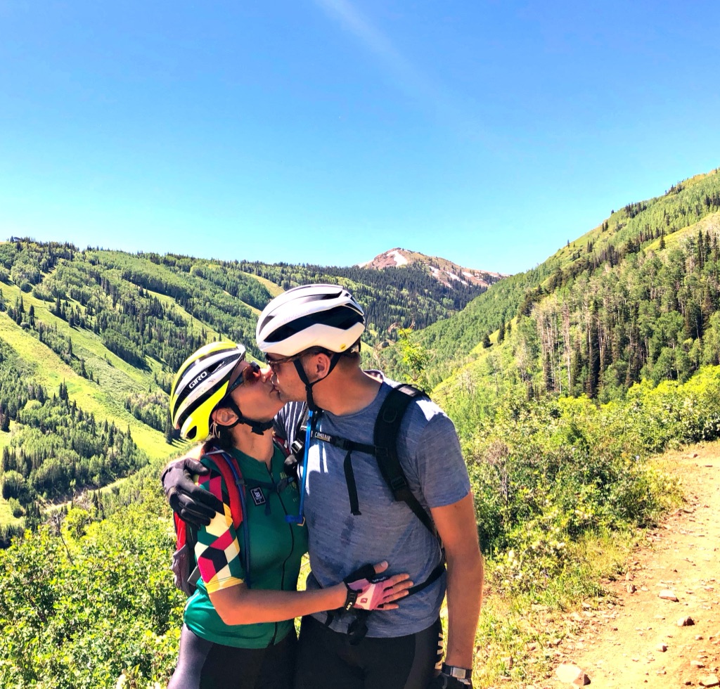 cycling friendship kiss